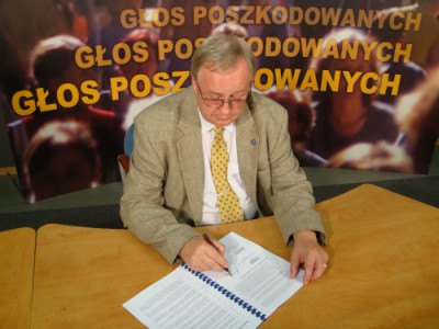 8.09.04-Podpisanie wniosku do Premiera.JPG